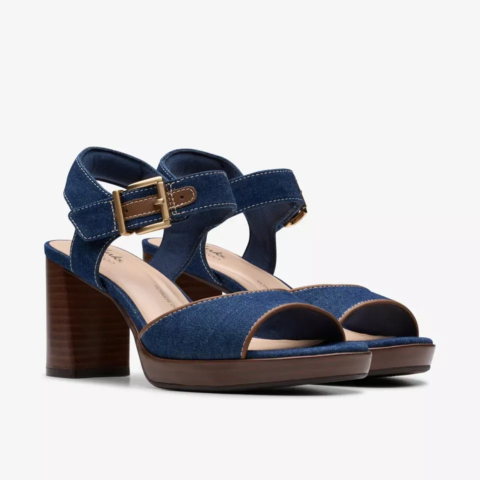 Clarks Women's AmbyrLyn Faye Dark Denim 26181952