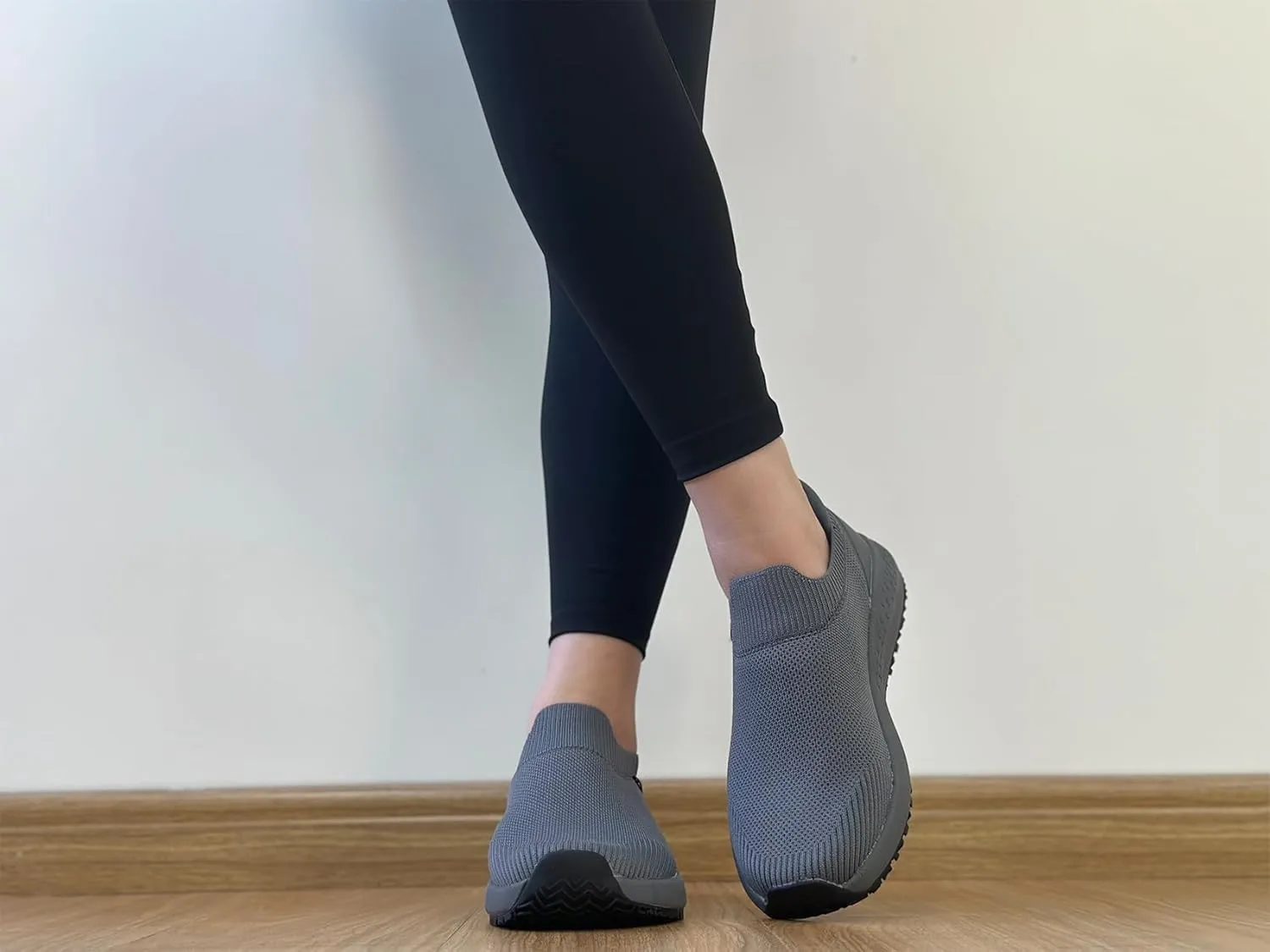 Women's Non Slip Work Shoes Food Service Waterproof Slip-Resistant Chef Shoe for Kitchen Restaurant Hospital Staff Lightweight Walking Sneakers with Easy-Clean Slip-On Design